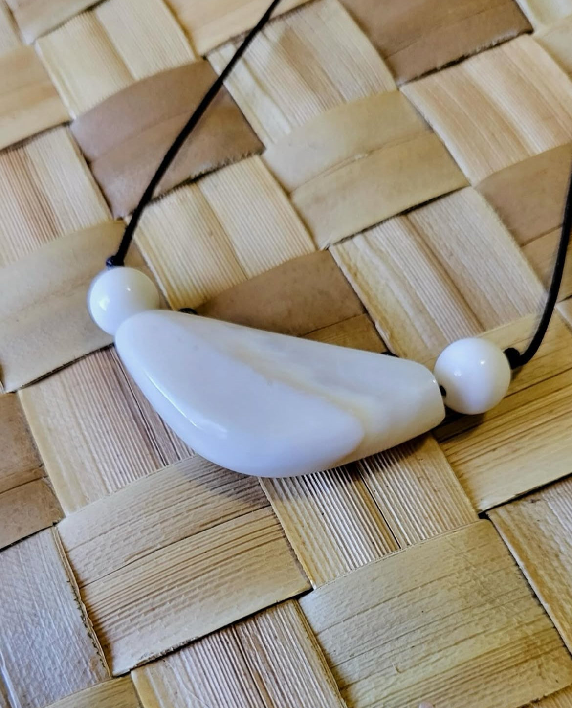 SOLD OUT | HIMA (White Clamshell) Sinahi