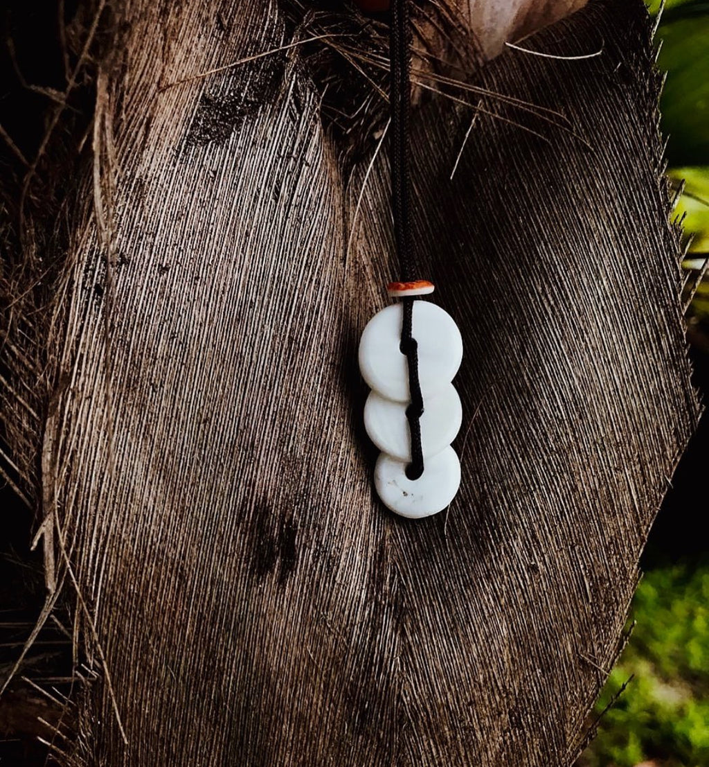 COMMISSION | SPONDYLUS Money Bead | 3-BEAD Necklace