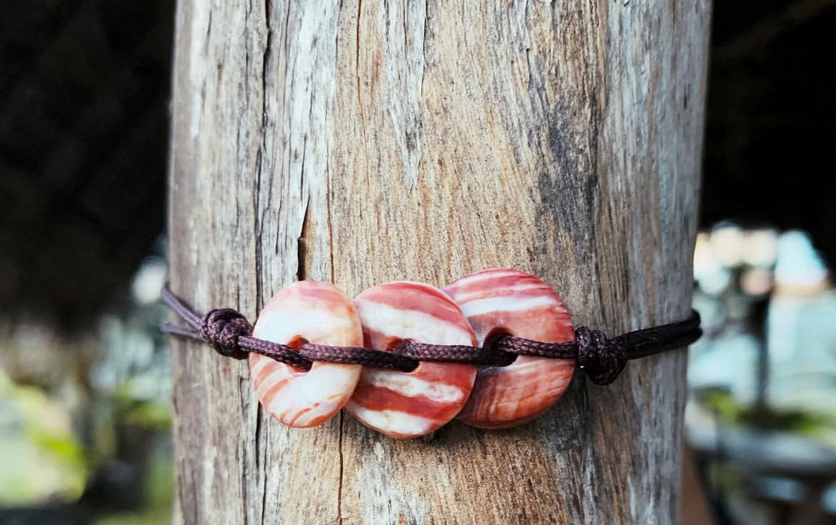 COMMISSION | SPONDYLUS Money Bead | 3-BEAD BRACELENT